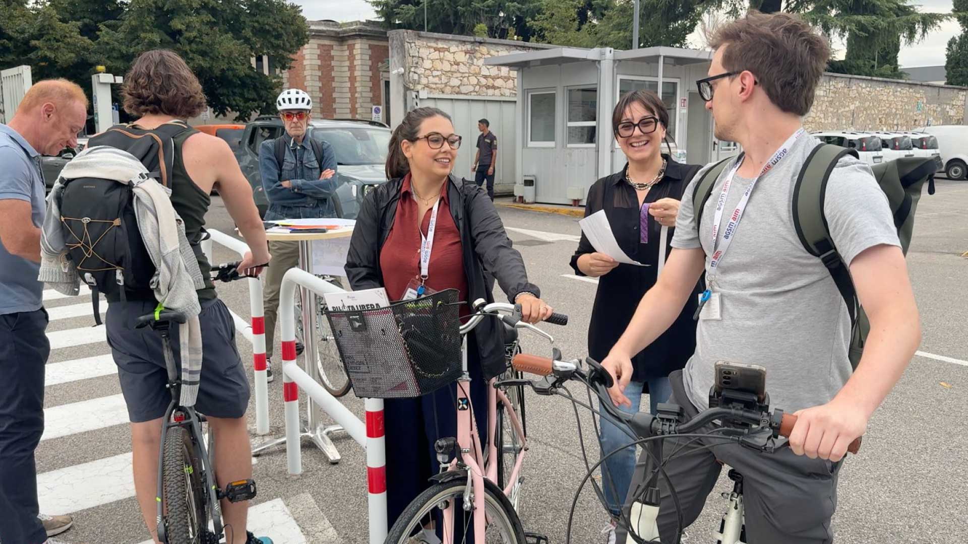 Colleghi AGSM AIM in bicicletta